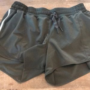 Lululemon shorty hotty hot 4” ❤️